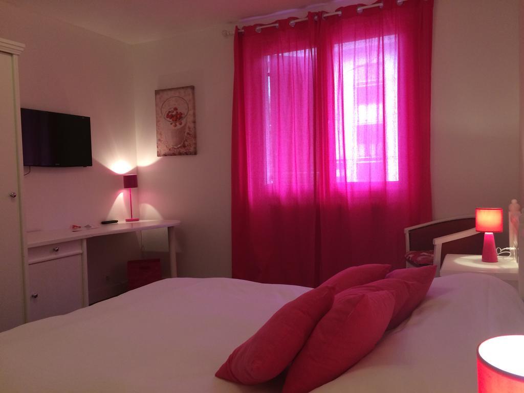 Hotel De La Paix ジェラールメ 部屋 写真