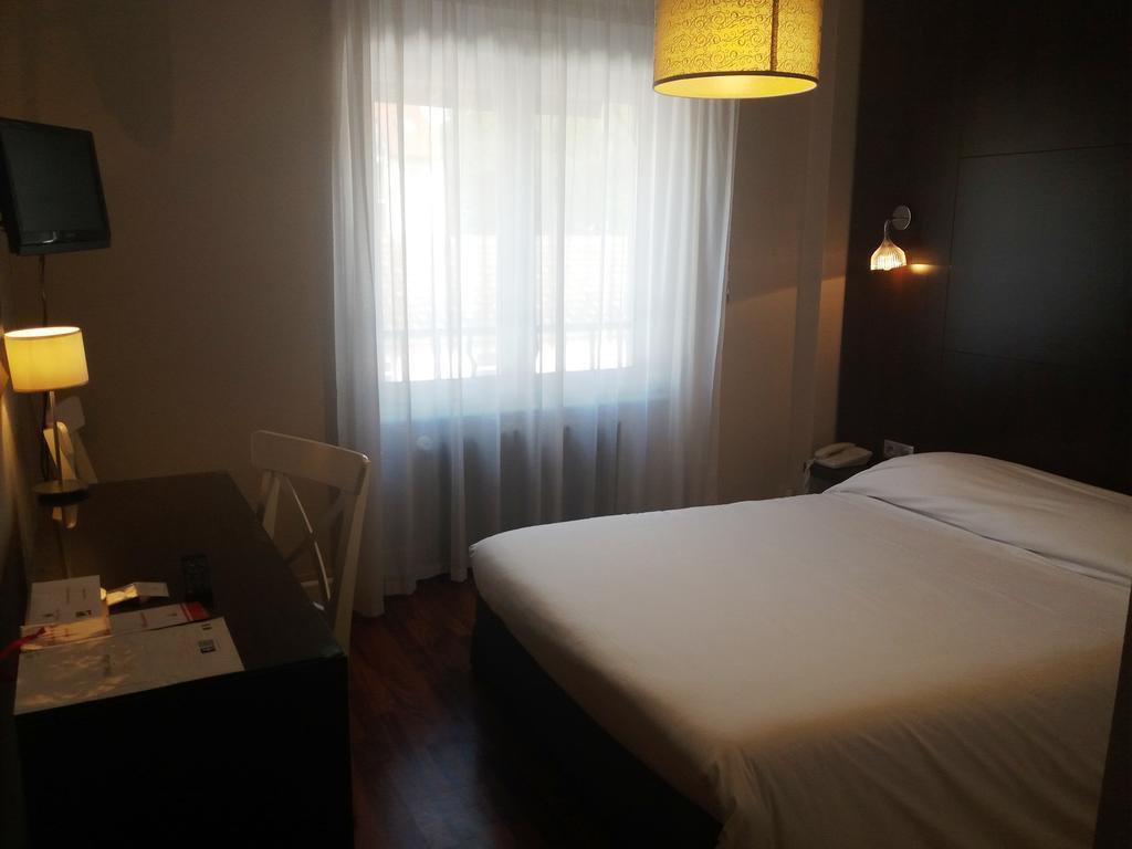 Hotel De La Paix ジェラールメ エクステリア 写真